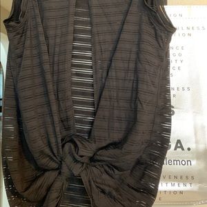 Lululemon tank black size 8 ( medium) worn once!